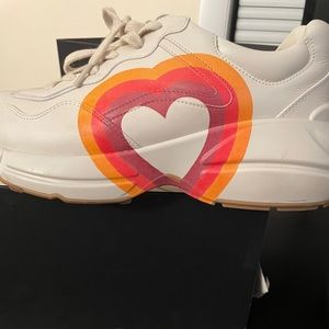 Beige classic Gucci runner